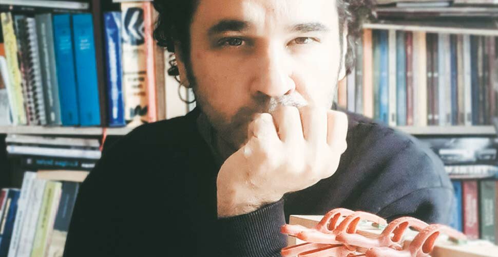 Resmiyette yazar bile değilim
