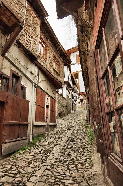 VAZGEÇEMEDİĞİMSİN